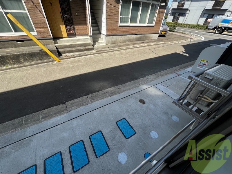 バルコニー　窓を開けると、風通しが良くリフレッシュできます。