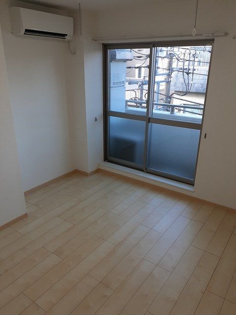 居室・リビング　☆明るい居間☆