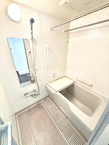 バス・シャワールーム　コンパクトで使いやすいお風呂です