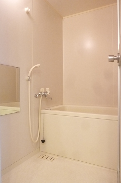 バス・シャワールーム　★追い焚き機能付きバス★