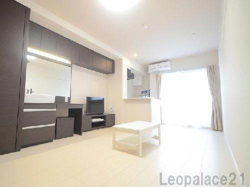 居室・リビング　お部屋によって壁の色が違う場合がございます。