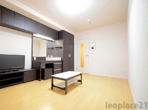 居室・リビング　お部屋によって壁の色が違う場合がございます。