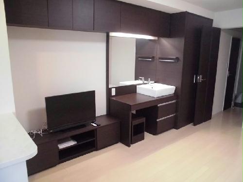 居室・リビング　お部屋によって壁の色が違う場合がございます。