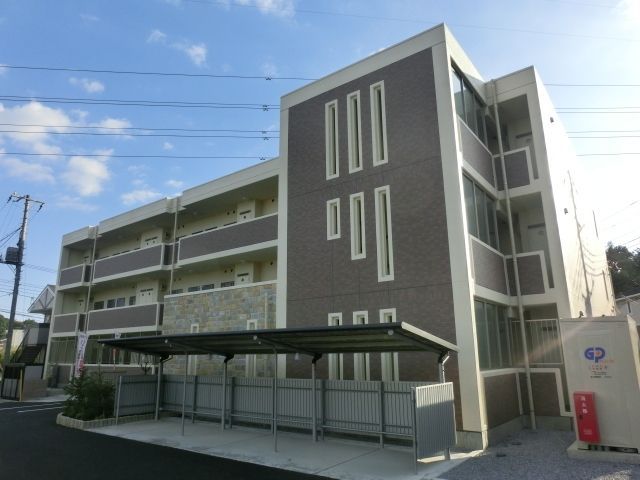 建物外観　閑静な住宅街に立地　日当たり良好