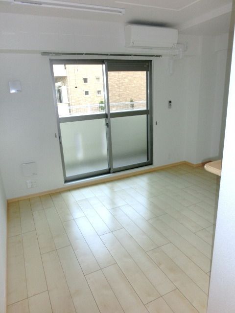 居室・リビング　明るいホワイトフローリングです