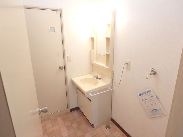 洗面設備　洗面所独立タイプです