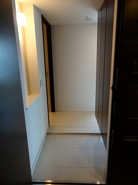 玄関　※別部屋の参考写真です。