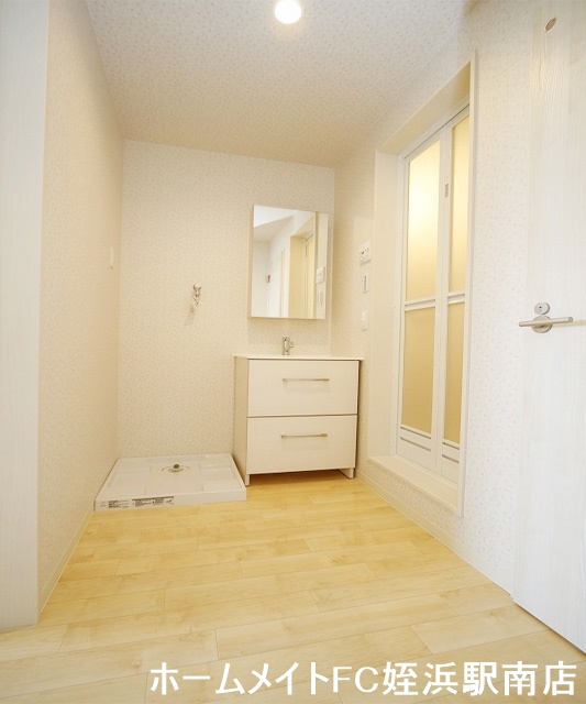 洗面設備　★広々とした洗面脱衣所★参考写真