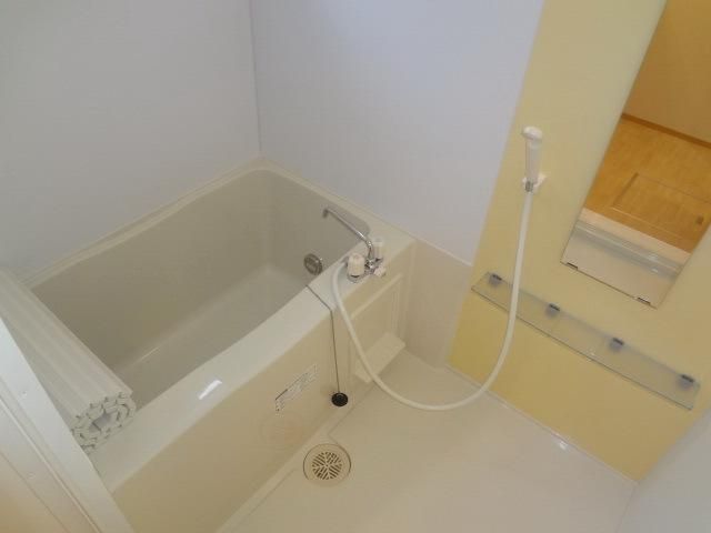 バス・シャワールーム　☆換気窓もあります☆