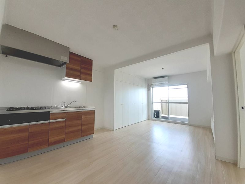 居室・リビング　改装中につき、別部屋の写真です