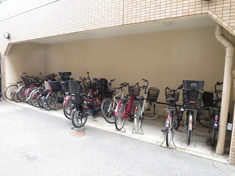 その他部屋・スペース　屋根付き駐輪場です