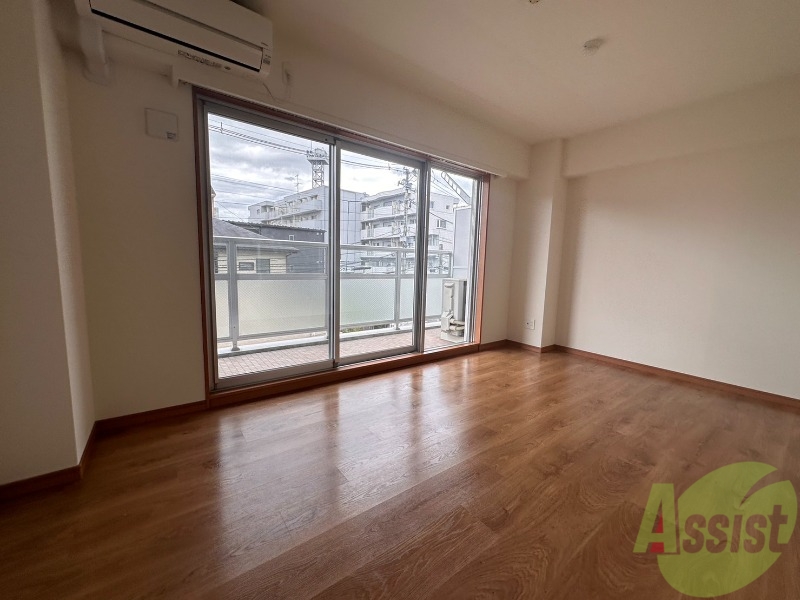 居室・リビング　こちらは洋室になります。明るい印象を受けますね。