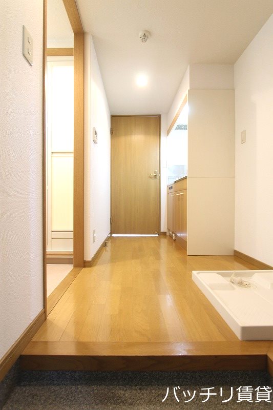 玄関　※写真は同型タイプの為現状を優先いたします。