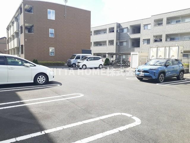 駐車場　敷地内駐車場完備しています！！