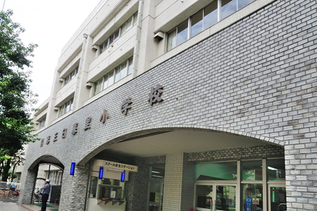 小学校　荒川区立第三日暮里小学校（小学校）まで166m