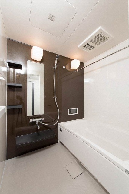 バス・シャワールーム　★お風呂は一坪バスで広々★