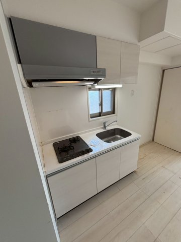 キッチン　同物件別部屋写真