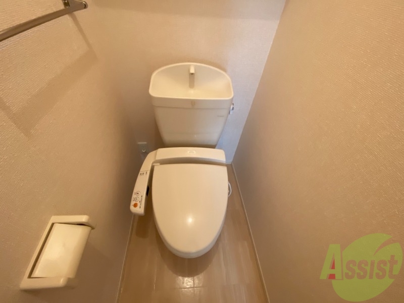 トイレ　温水洗浄暖房便座で寒い冬でも快適にご利用頂けます。