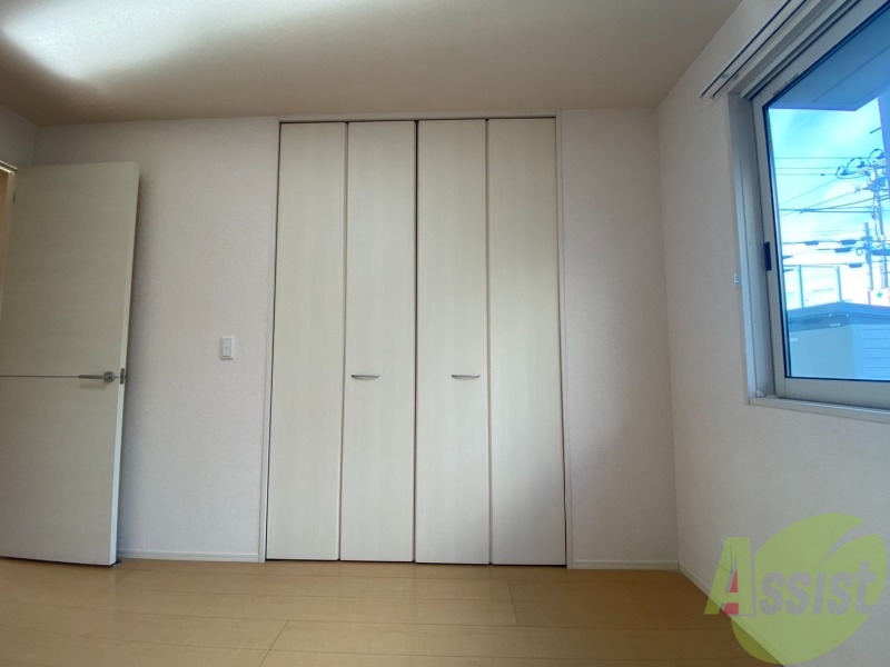 収納　寝室にあるクローゼットは広さがしっかりあります。