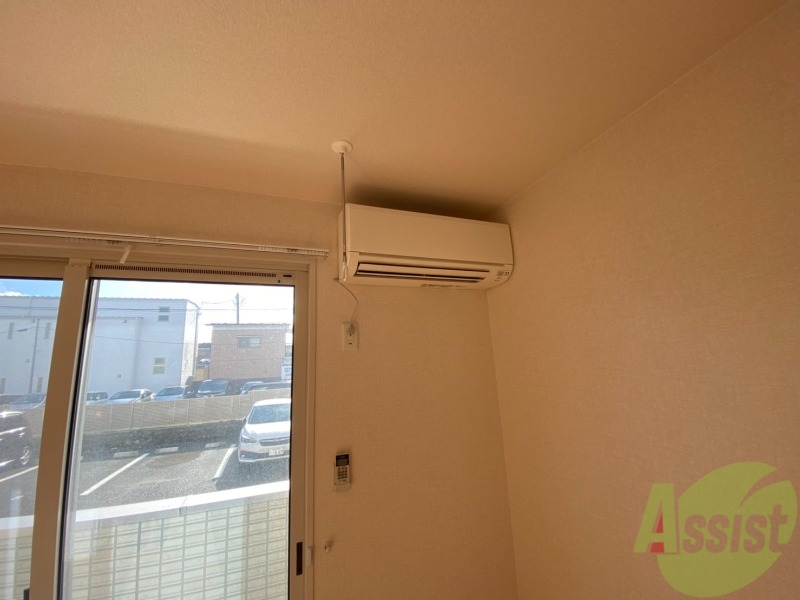 その他設備　リビングにはエアコンが設置されています。