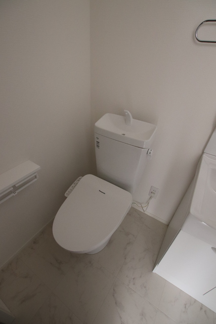 トイレ　洗浄便座付きトイレです