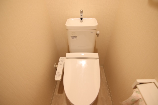 トイレ　※別室の参考写真の為、現況優先です。