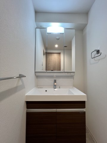 洗面設備　独立洗面化粧台付き