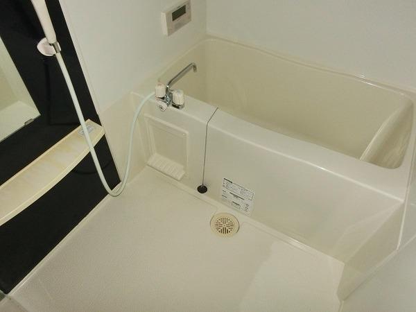 バス・シャワールーム　浴室乾燥機、追い焚き機能付きバス！