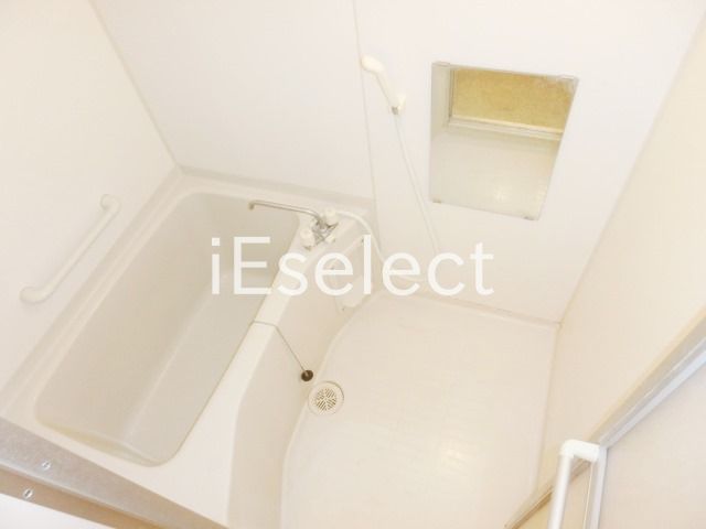 バス・シャワールーム　手すりがついていて安全に入れます