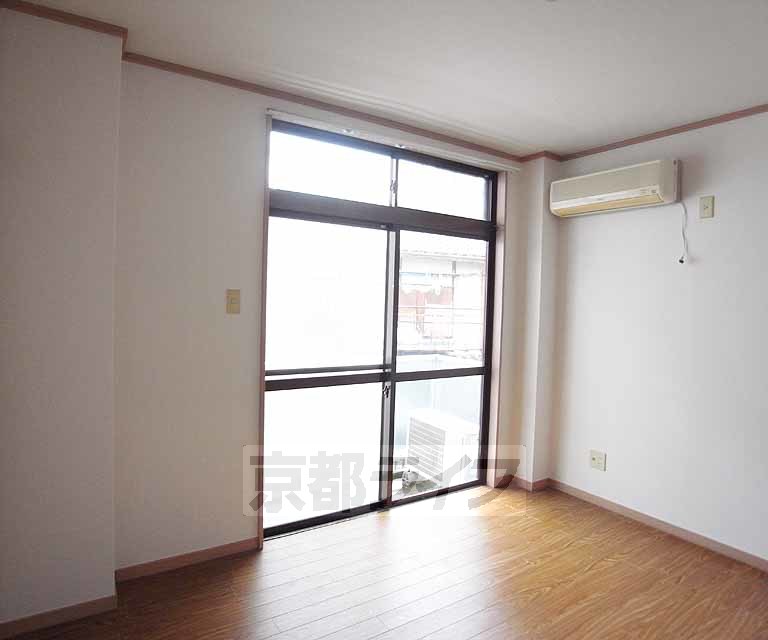 居室・リビング　明るいお部屋ですよ・