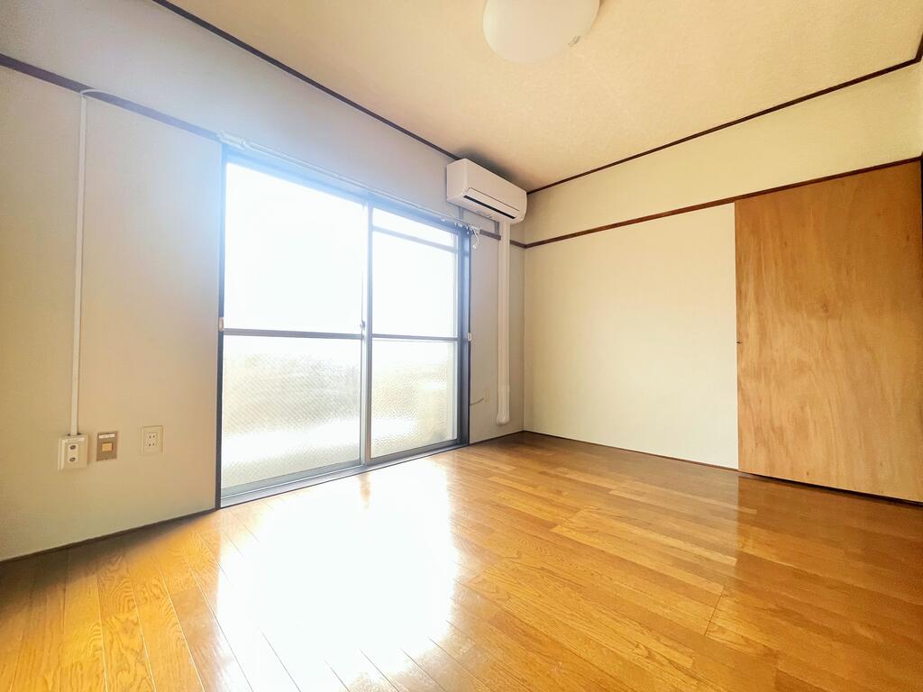 シムラビルの居間写真