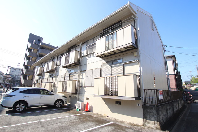建物外観　※駐車場は非賃貸