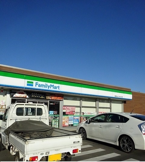 コンビニ　ファミリーマート（コンビニ）まで450m