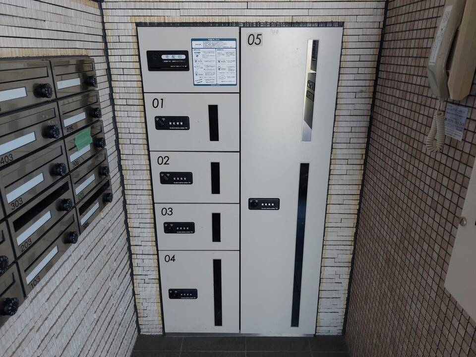 エントランス　宅配ボックス