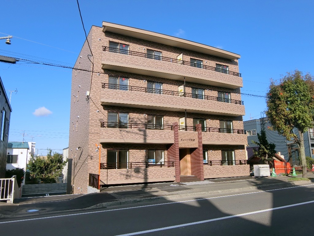 建物外観　南西向きで日当り良好なお部屋ですよ！