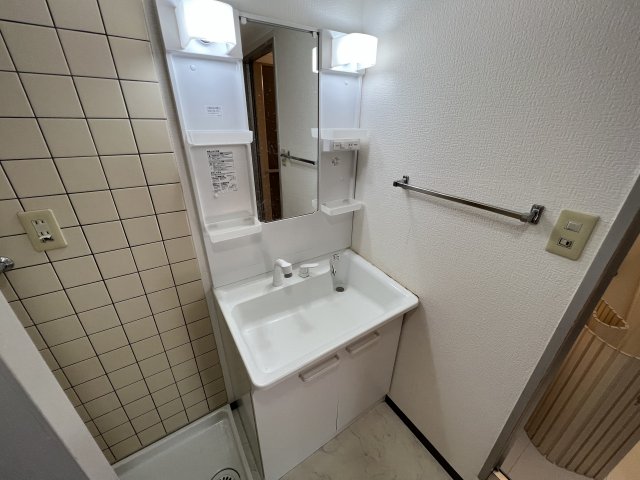 洗面設備　洗面所内に洗濯機置き場あり！