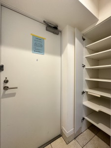 玄関　※別部屋の参考写真となります