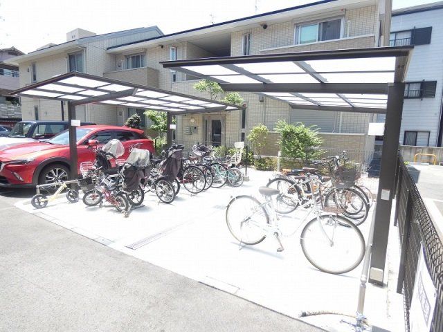 その他共有部分　屋根付きの駐輪場です。