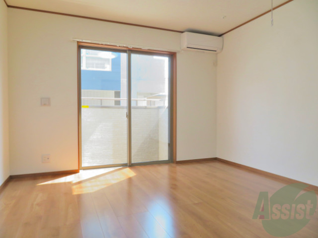 居室・リビング　８帖のお部屋です。陽当たりの良いキレイな部屋ですね。