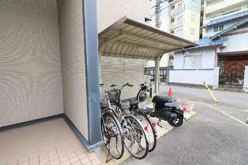 その他共有部分　屋根付き駐輪場を完備