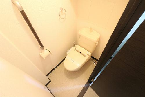 トイレ　温水洗浄便座を完備しており快適な毎日を！
