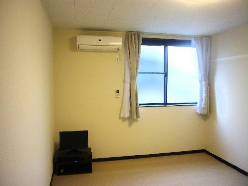 居室・リビング　家具・家電有りの部屋です。