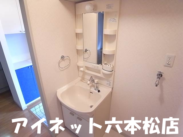 洗面設備　朝の身支度はこちらです。