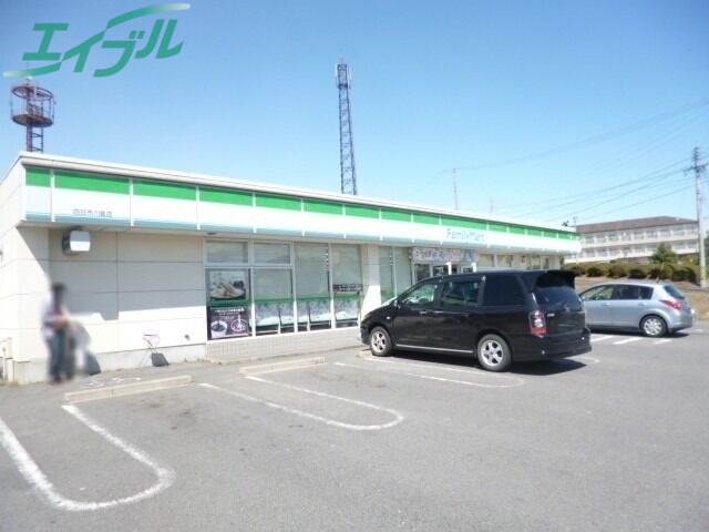 コンビニ　ファミリーマート四日市川島店（コンビニ）まで493m