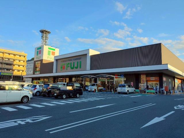 スーパー　フジ八幡浜店（スーパー）まで1300m