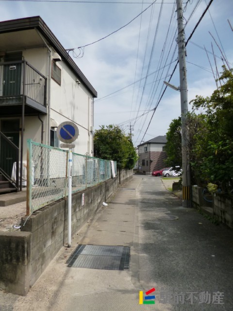 エントランス　前面道路の様子です