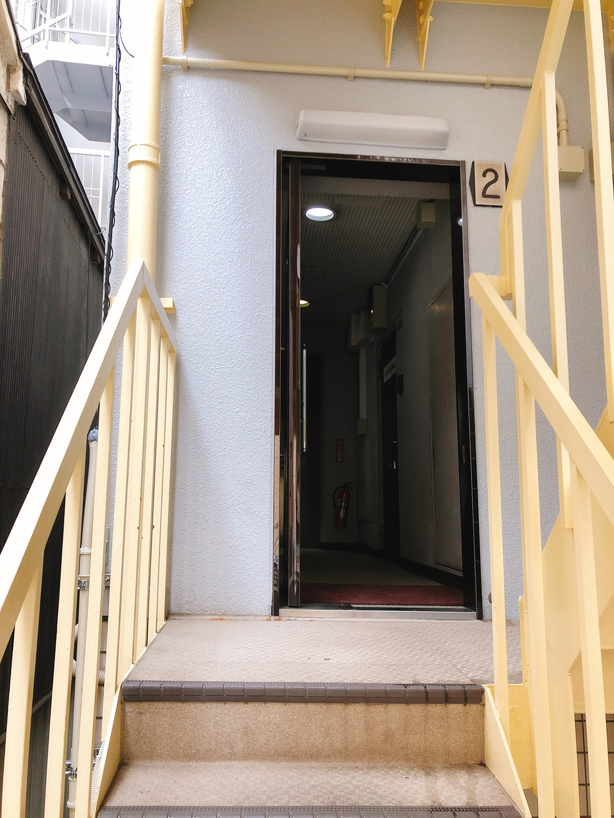 エントランス　エレベーター入口2F