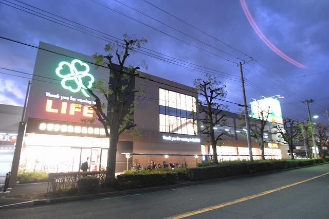 スーパー　ライフ 鶴見下野谷町店（スーパー）まで720m