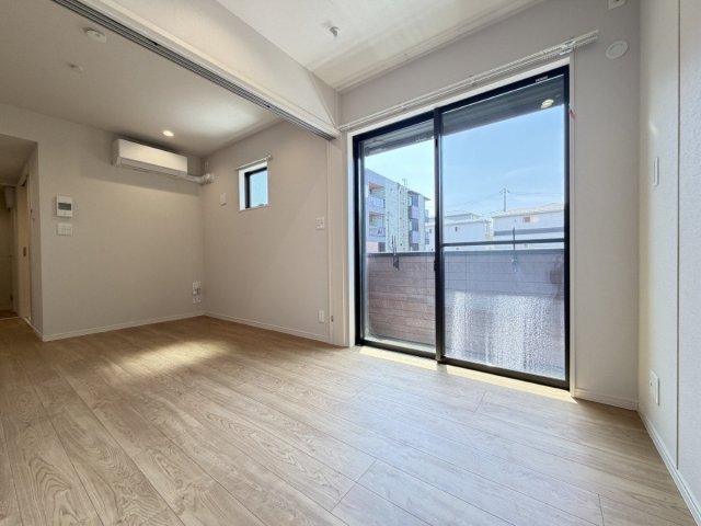 居室・リビング　別部屋参考写真となります
