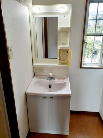 洗面設備　明るい洗面所です★